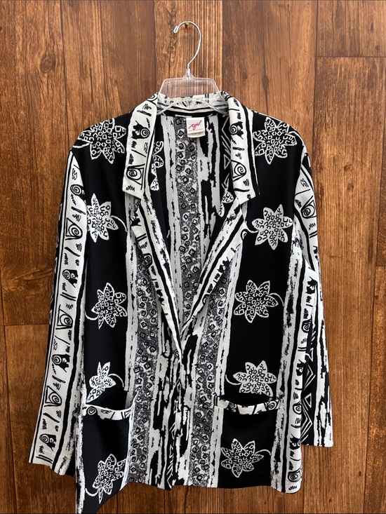 g.w. Tops - Black & White Printed Button-Down Shirt Jacket